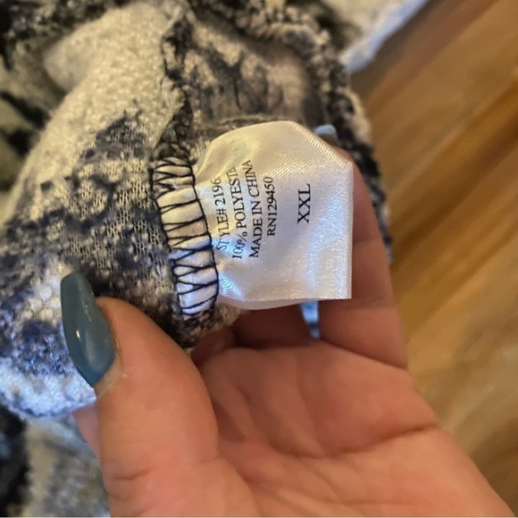 Como Vintage Plus Size Blue and White Sherpa Sweater - Picture 4 of 7